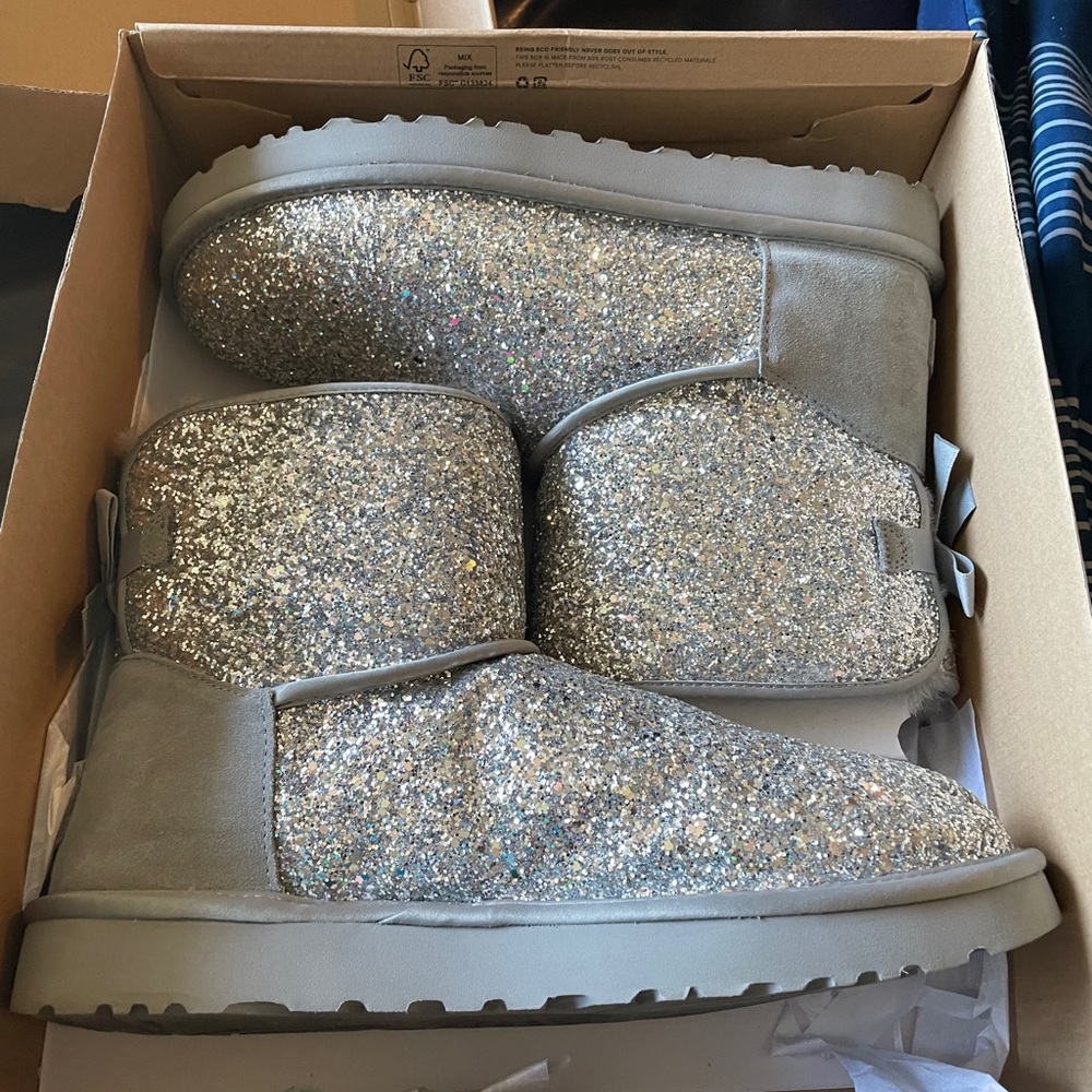 AUTHENTIC UGG SPARKLE BOW BOOTS